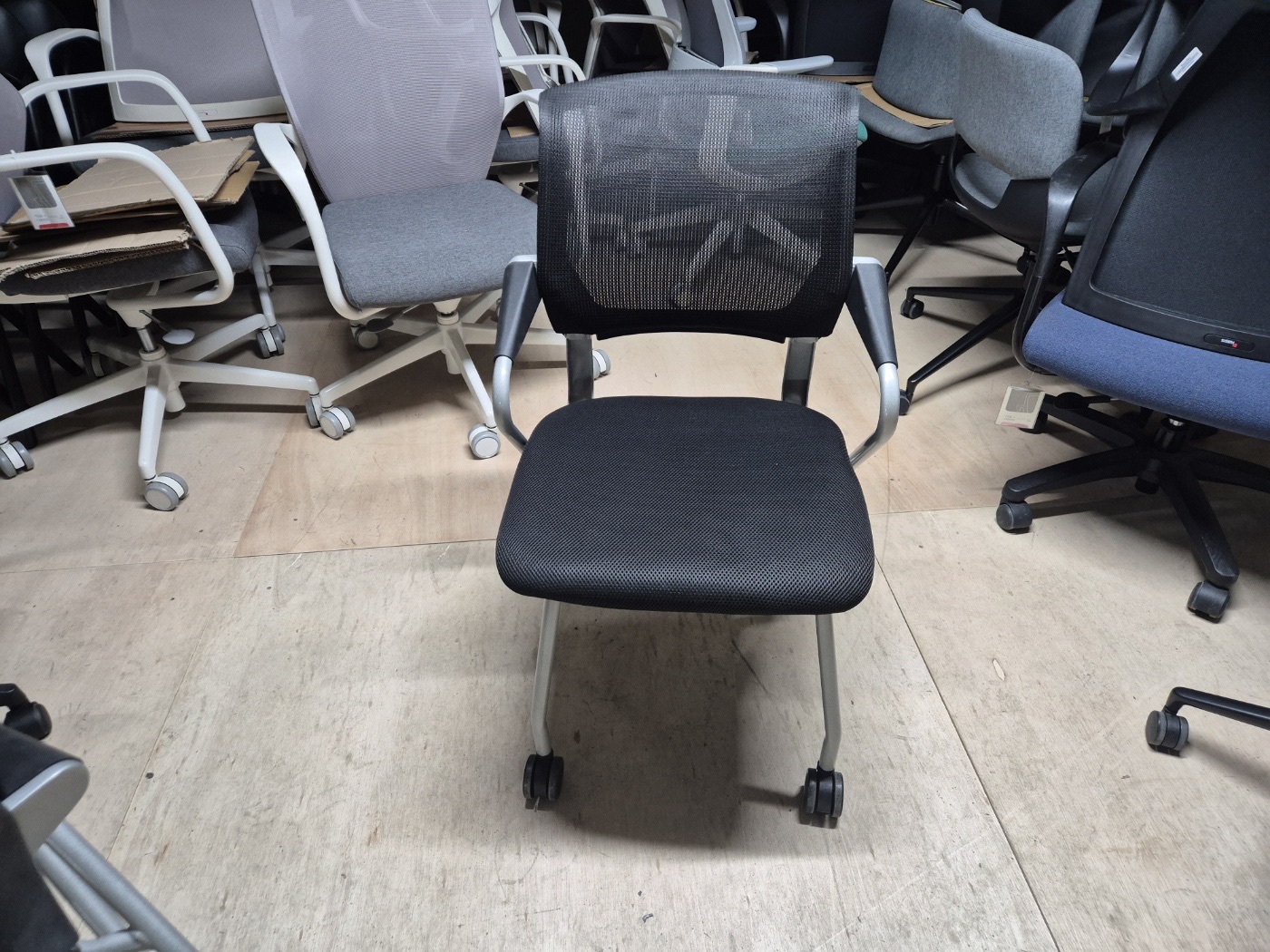 로라 폴딩 회의의자