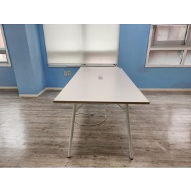 데스커 1400*1000 콘센트형테이블