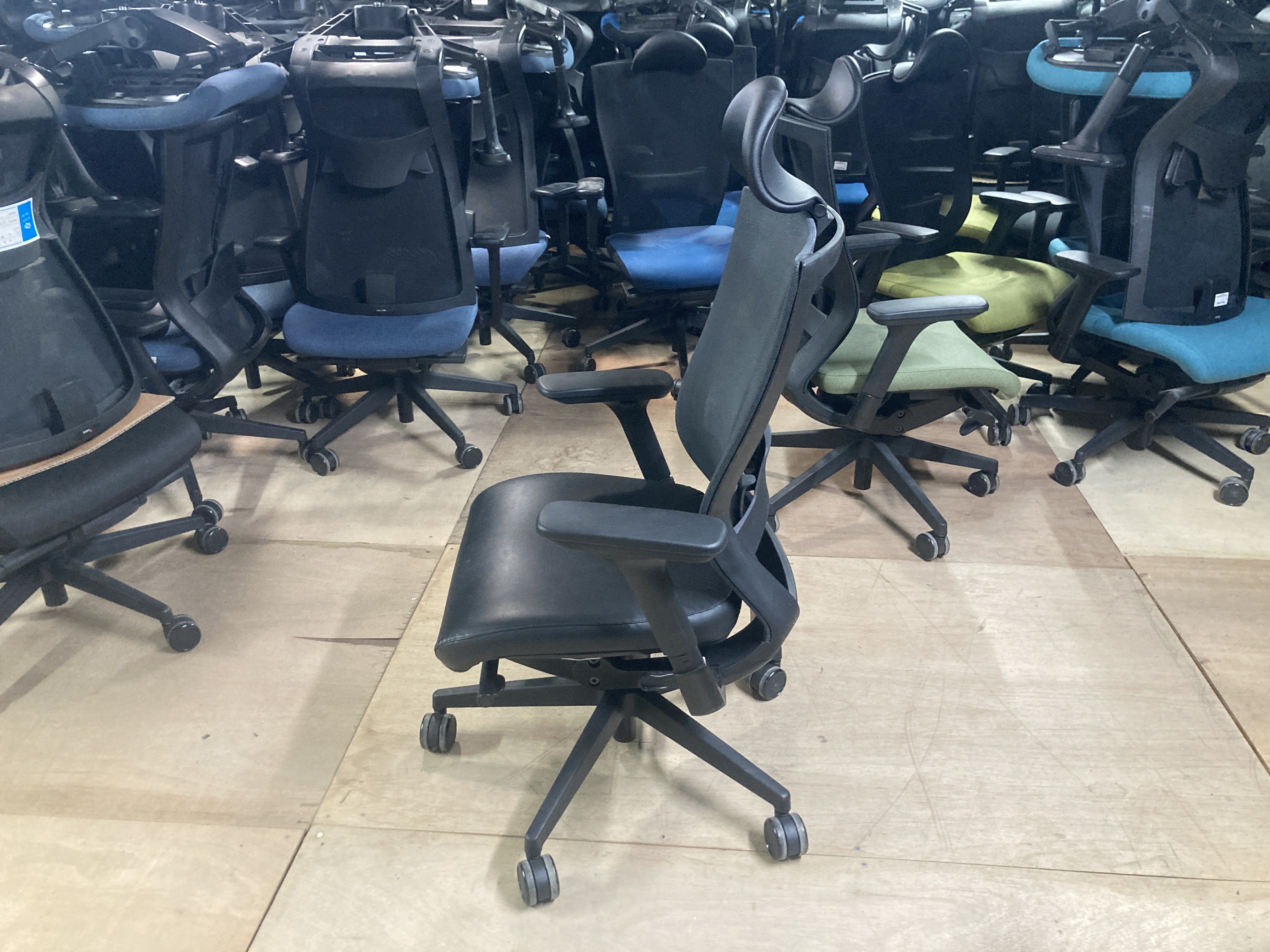 퍼시스 CHA4300[천연가죽] 의자