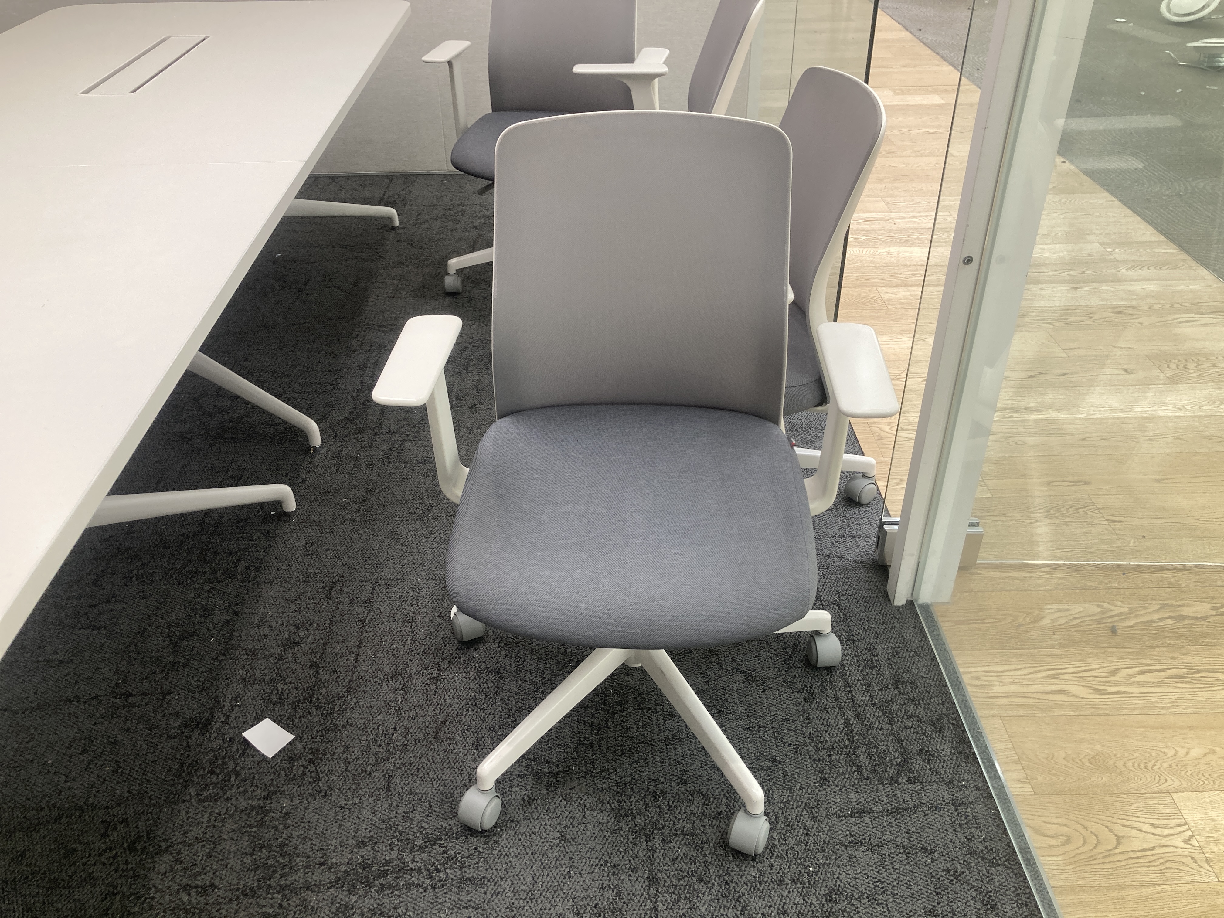 퍼시스 어라운드회의의자CH6201W-20개가산예약,6개성남예약