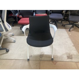 퍼시스 에가 회의의자