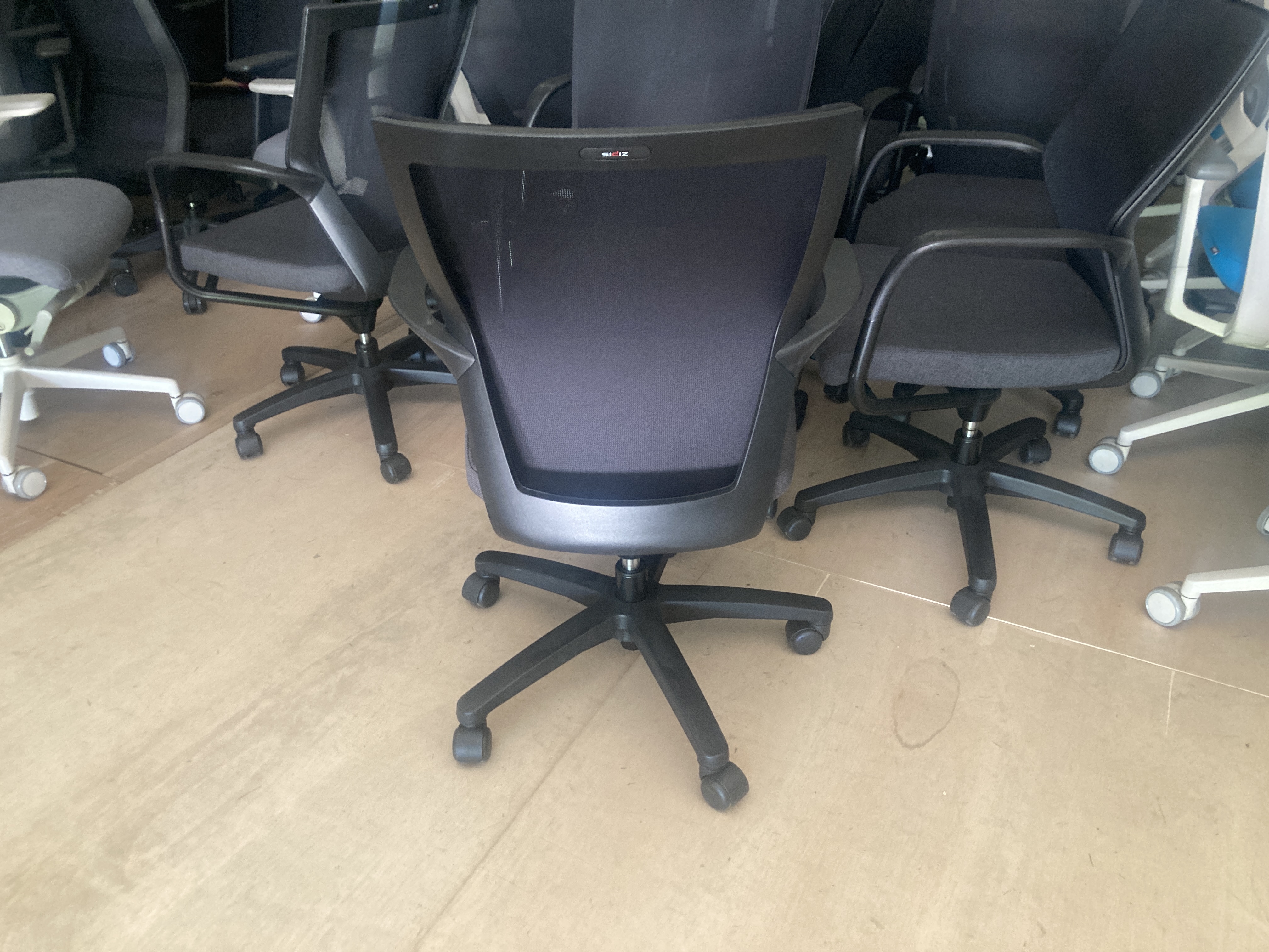 시디즈 T503F 회의의자[챠콜]