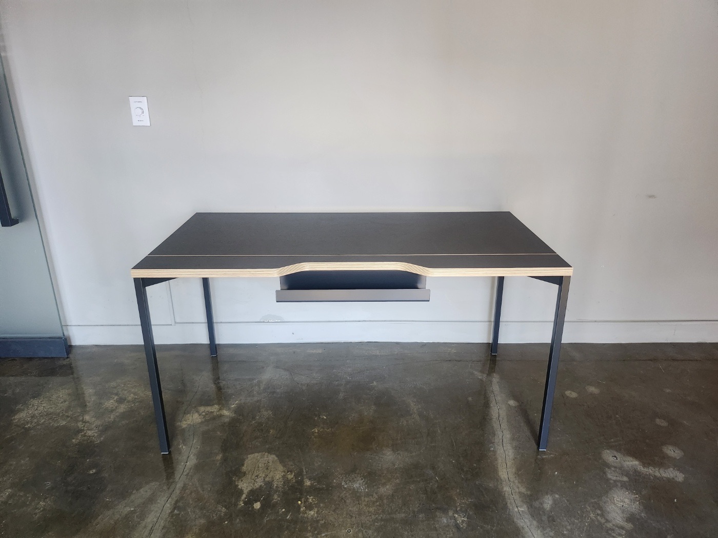 데스커 블랙 1600*700 책상