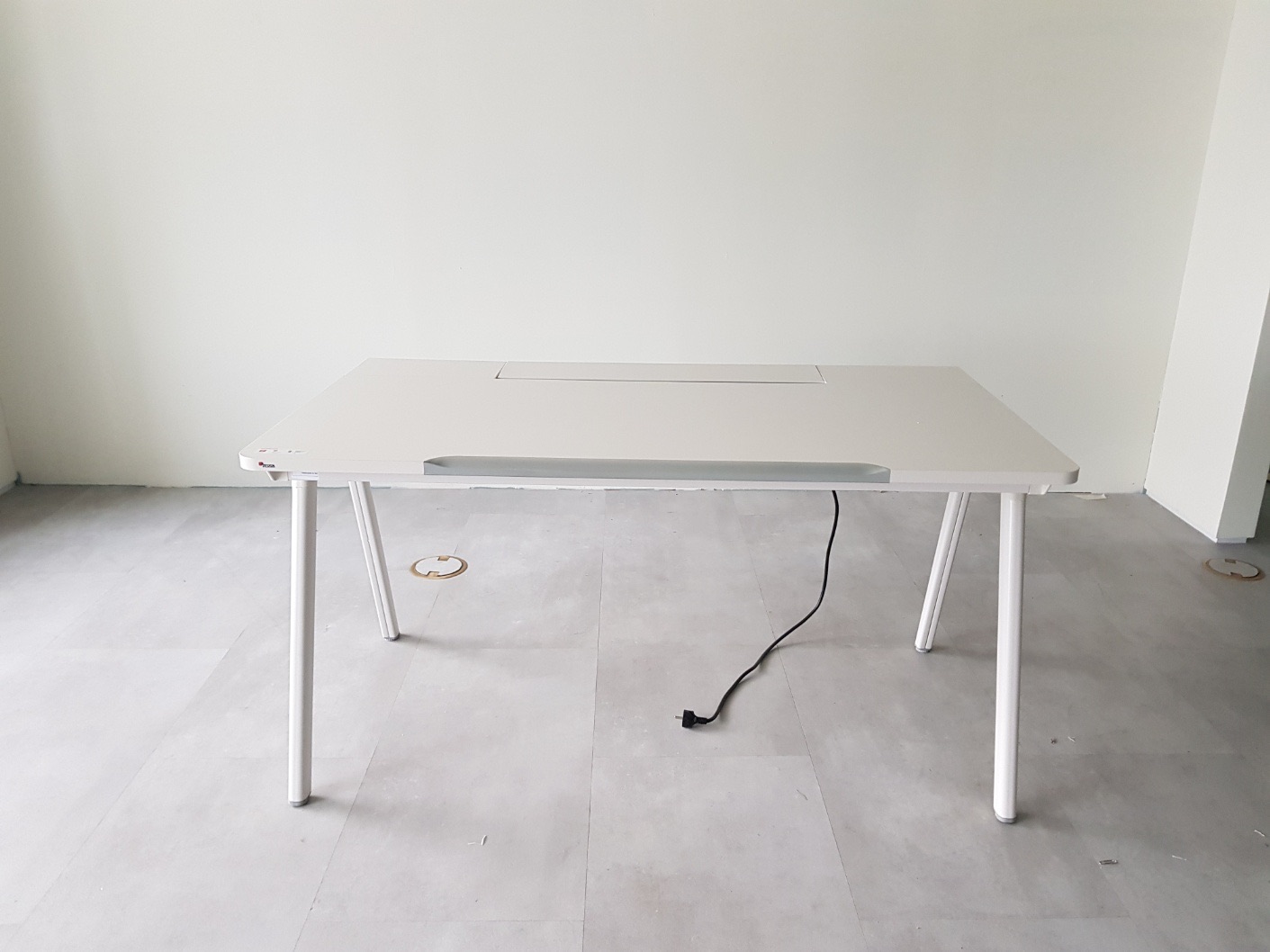 퍼시스 인에이블 1200 덕트형 책상