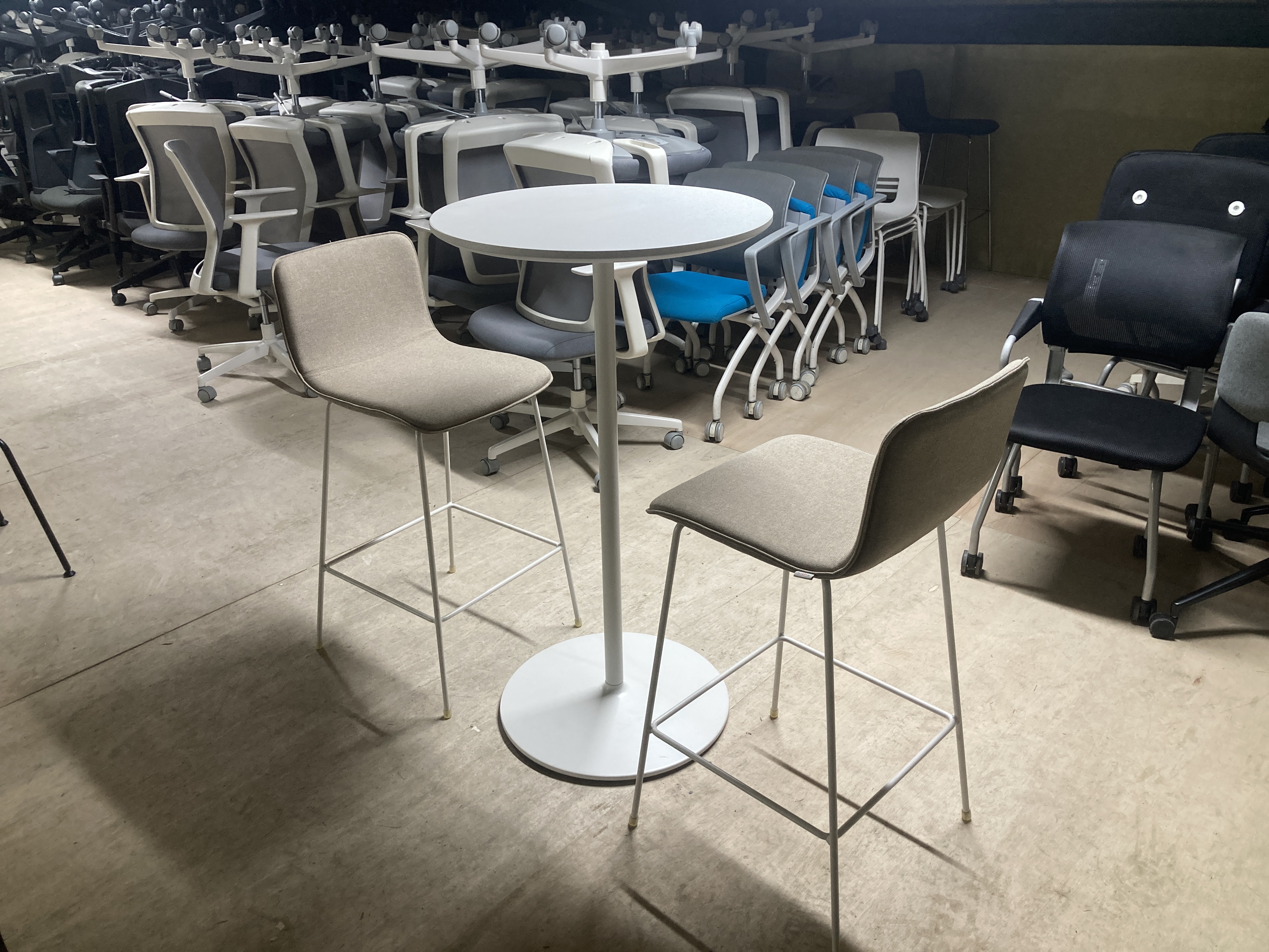 퍼시스 도이스탠딩 테이블세트[의자2개포함]