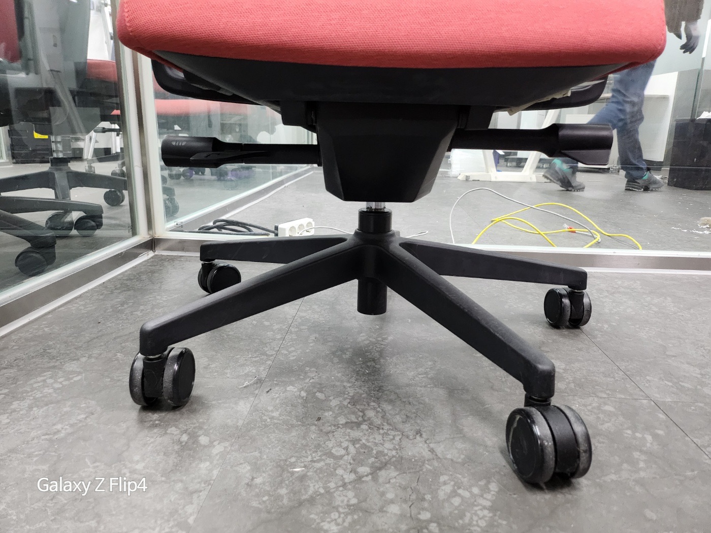 퍼시스 어라운드 사무용의자 CHN4300AH